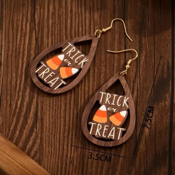 Trick or Treat candy corn earrings - Picture 2 of 2